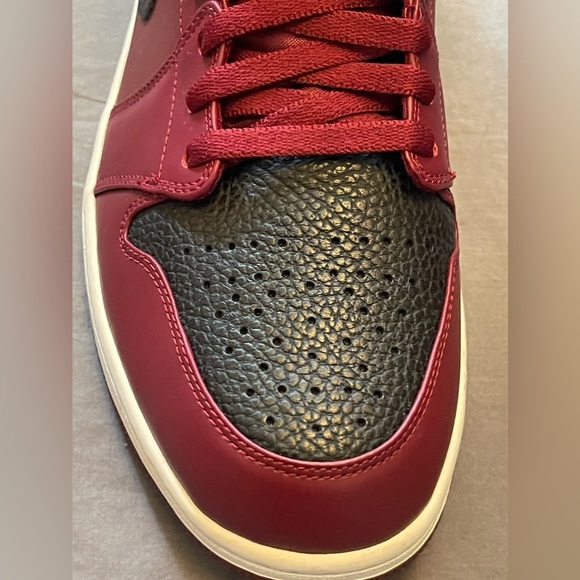 NIKE AIR JORDAN 1 Mid “Reverse Banned” Black Red - Size 12 - New - Picture 3 of 11